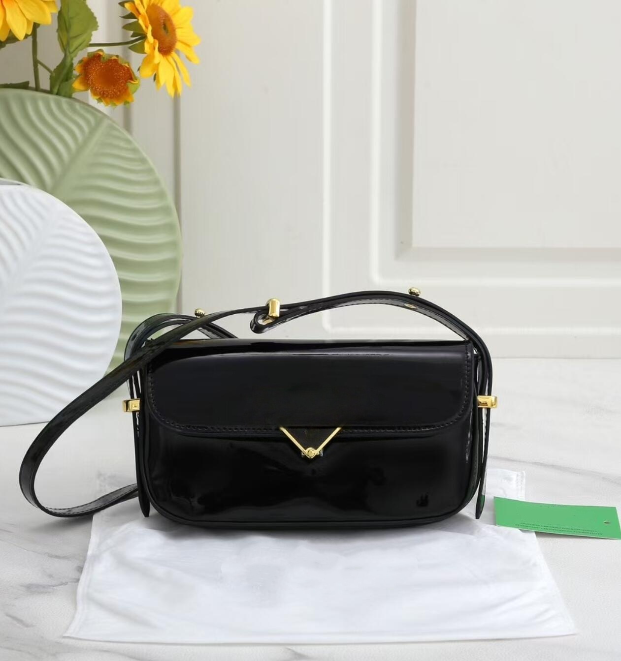 High-Quality Black Leather Tot - Women Bags Prada 리뷰 및 가격