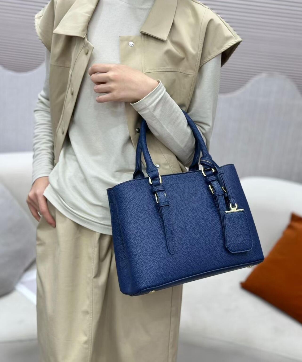 Black Leather Top Handle Tote  - Women Bags Prada 리뷰 및 가격