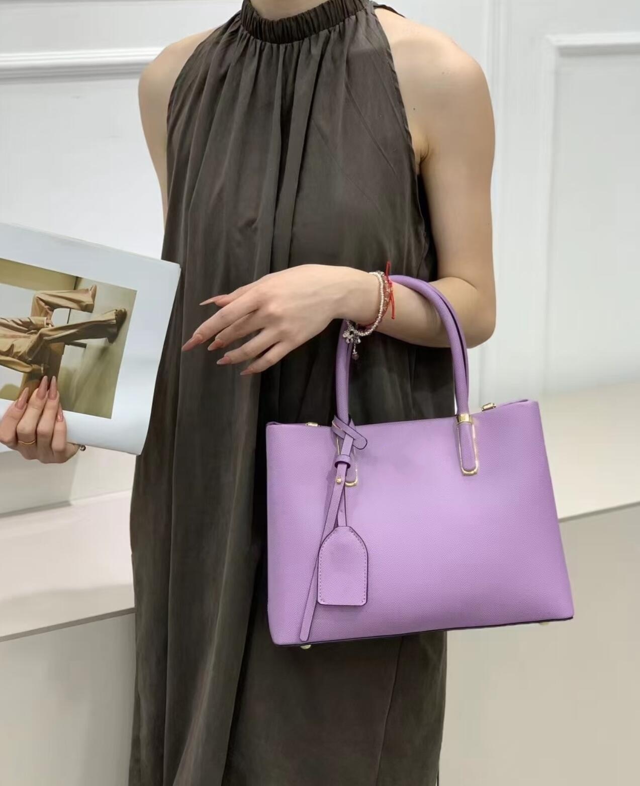 Chic Black Grained Leather Sat - Women Bags Prada 리뷰 및 가격