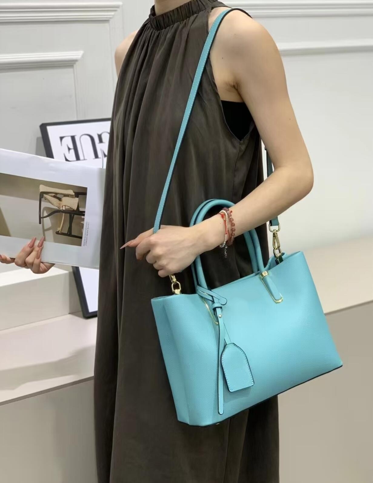 Chic Black Grained Leather Sat - Women Bags Prada 리뷰 및 가격