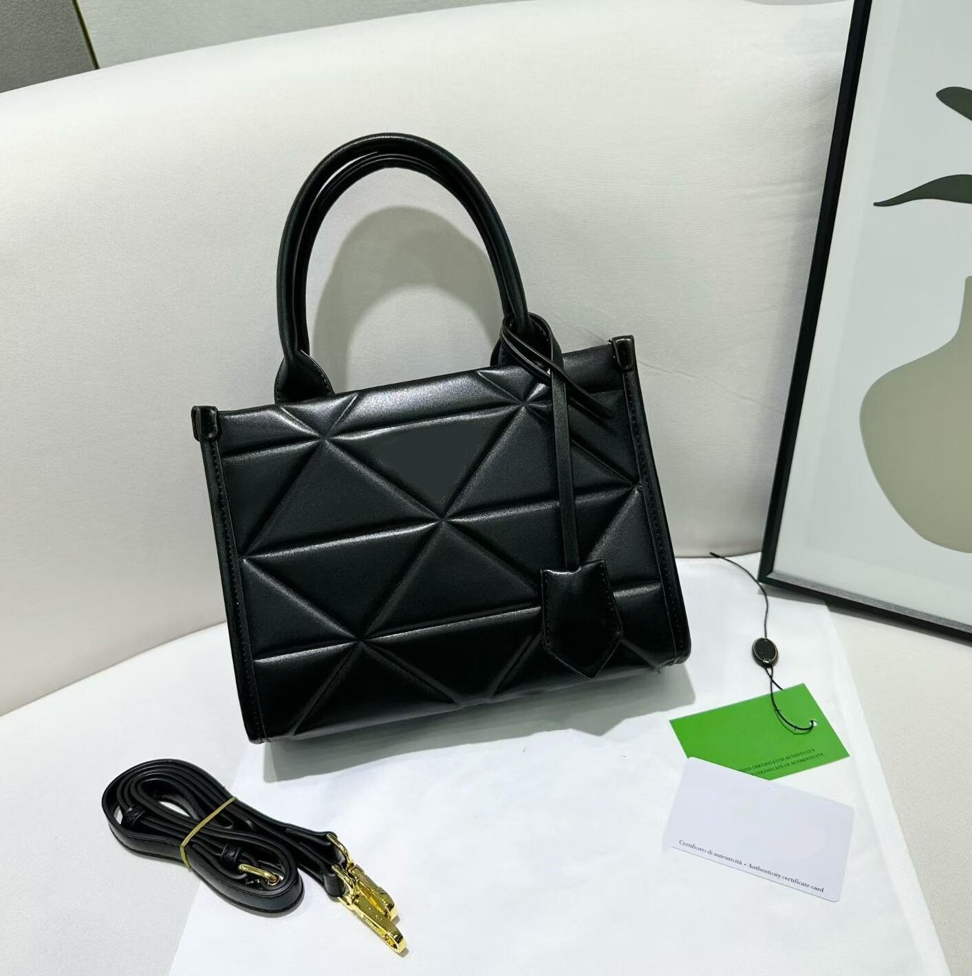 Black Grained Leather Top Hand - Women Bags Prada 리뷰 및 가격